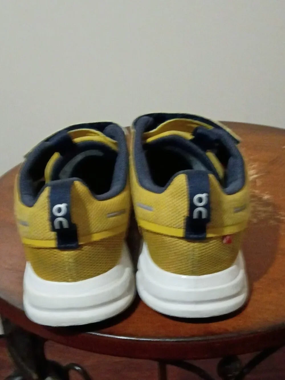Kids On Cloud Play Mustard/White Athletic Shoes. Size 1.5K Youth